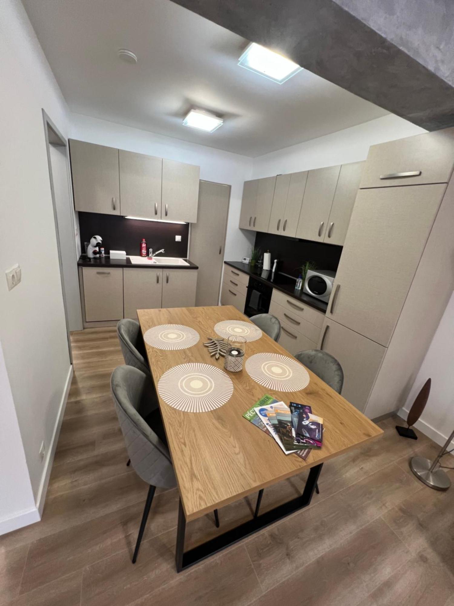 Garay26 Apartman Pécs Esterno foto